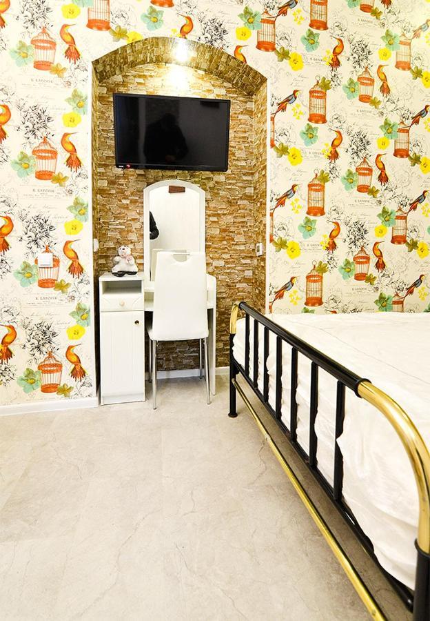 Apartments Leopolli Near Opera House Lviv Bagian luar foto
