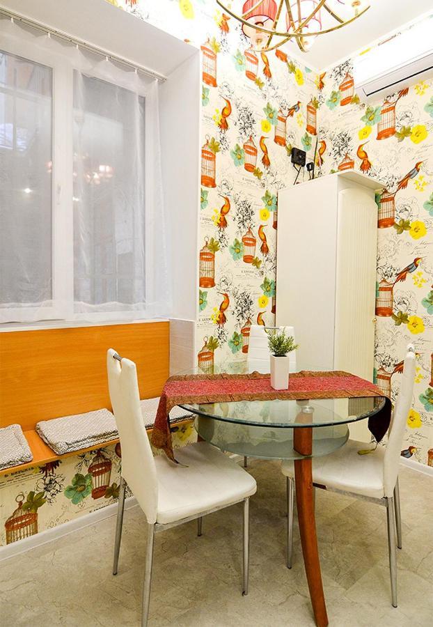 Apartments Leopolli Near Opera House Lviv Bagian luar foto