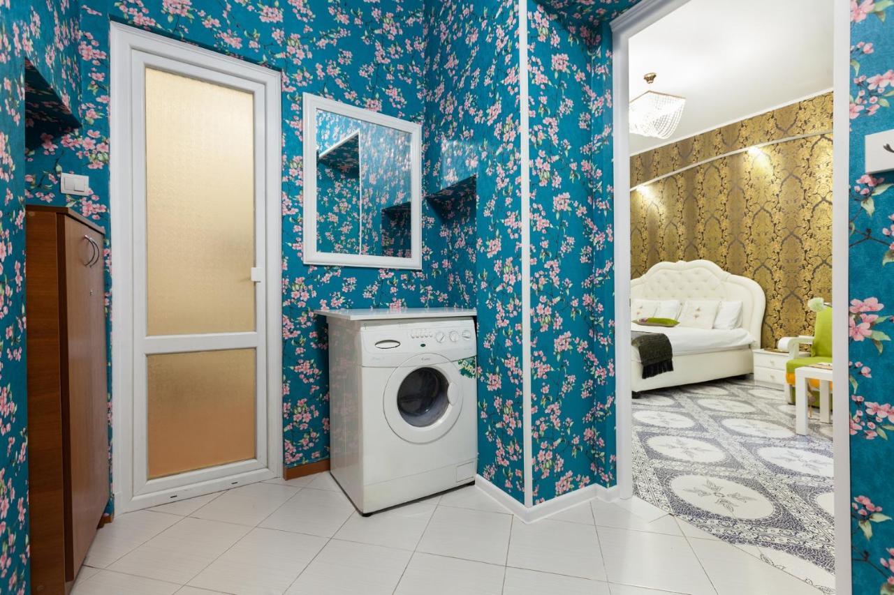 Apartments Leopolli Near Opera House Lviv Bagian luar foto